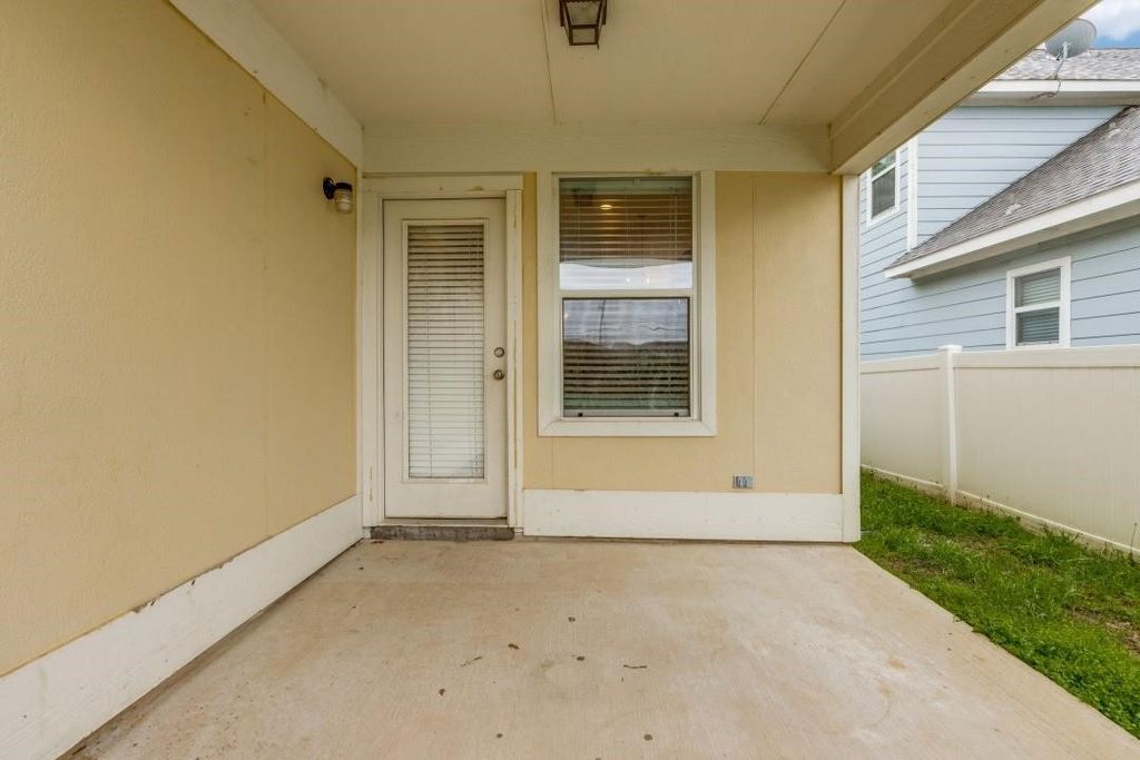Image 25 of property listing at 1931 Saint Simons Street, Savannah, TX 76227