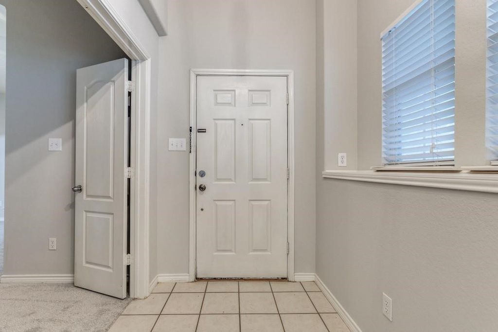 Image 3 of property listing at 1931 Saint Simons Street, Savannah, TX 76227