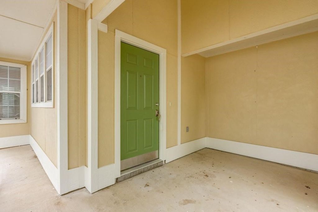 Image 4 of property listing at 1931 Saint Simons Street, Savannah, TX 76227