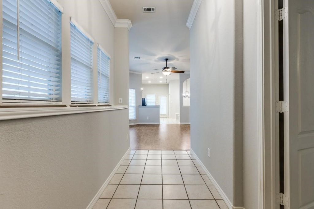 Image 5 of property listing at 1931 Saint Simons Street, Savannah, TX 76227