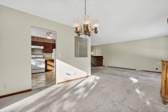 308 Rustic Lane, Algonquin, IL 60102