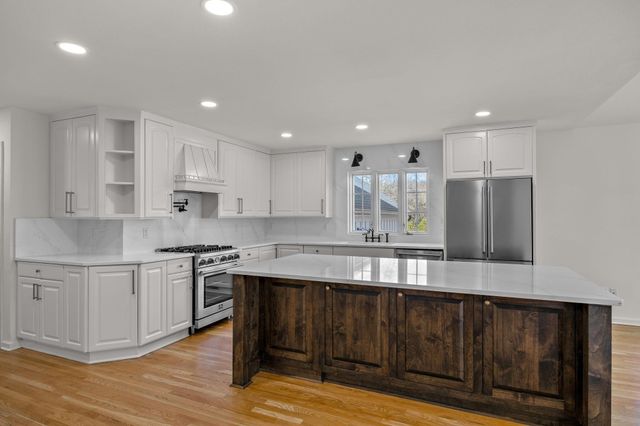 1 Sweetbriar Ct, Greer, SC 29650