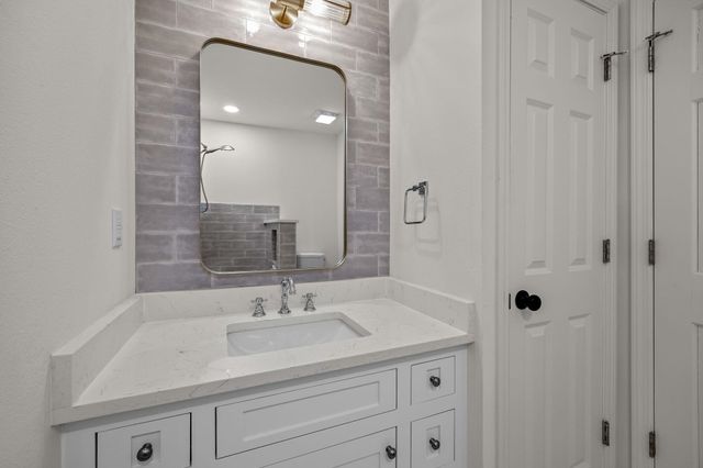 1 Sweetbriar Ct, Greer, SC 29650