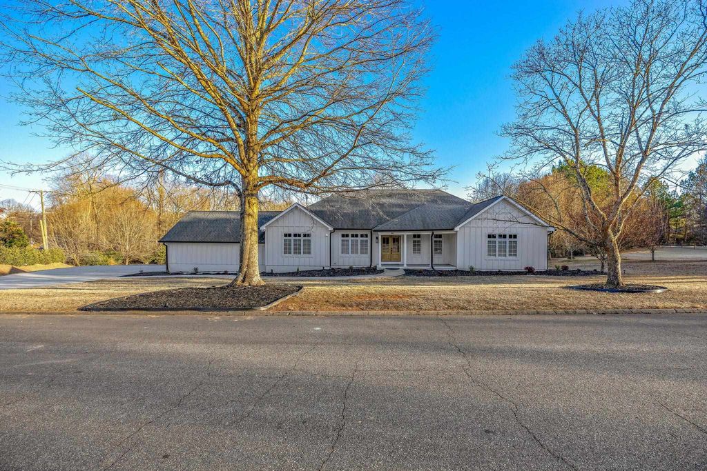 1 Sweetbriar Ct, Greer, SC 29650