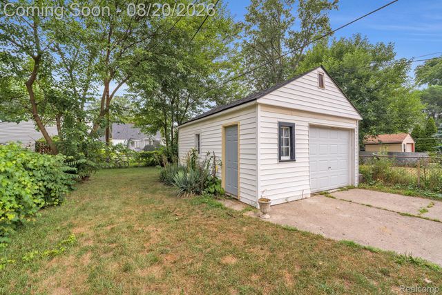 24840 New York Street, Dearborn, MI 48124