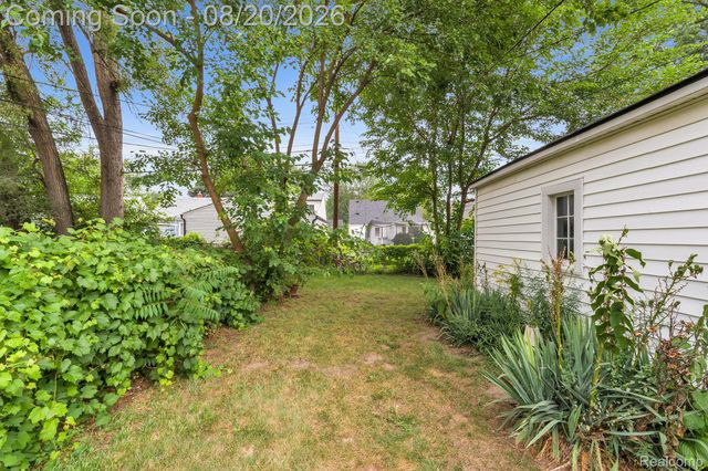 24840 New York Street, Dearborn, MI 48124