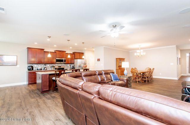 2308 Somersly Pl, Louisville, KY 40245