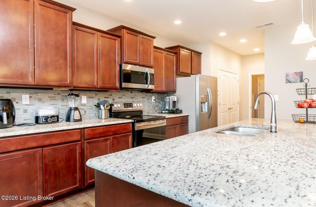 2308 Somersly Pl, Louisville, KY 40245