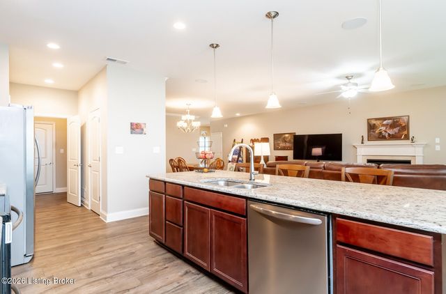 2308 Somersly Pl, Louisville, KY 40245