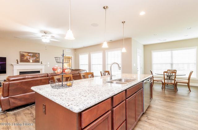 2308 Somersly Pl, Louisville, KY 40245