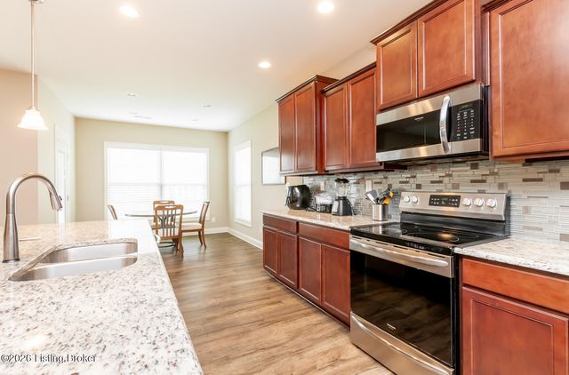 2308 Somersly Pl, Louisville, KY 40245