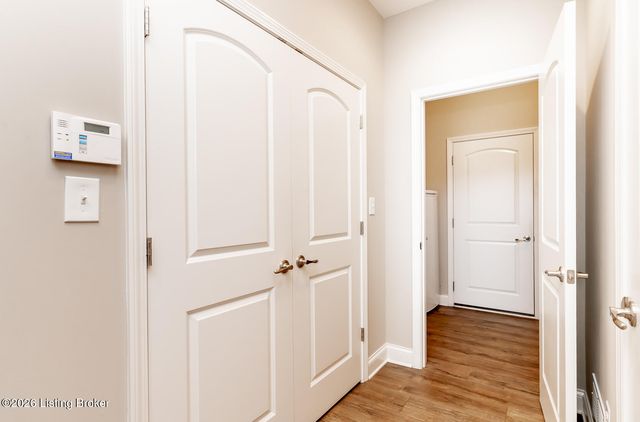 2308 Somersly Pl, Louisville, KY 40245