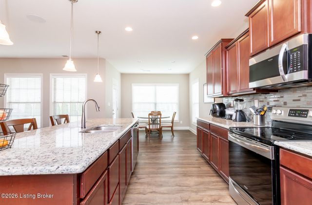 2308 Somersly Pl, Louisville, KY 40245