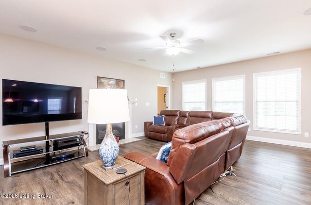 2308 Somersly Pl, Louisville, KY 40245