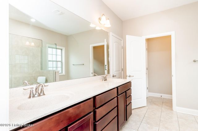 2308 Somersly Pl, Louisville, KY 40245