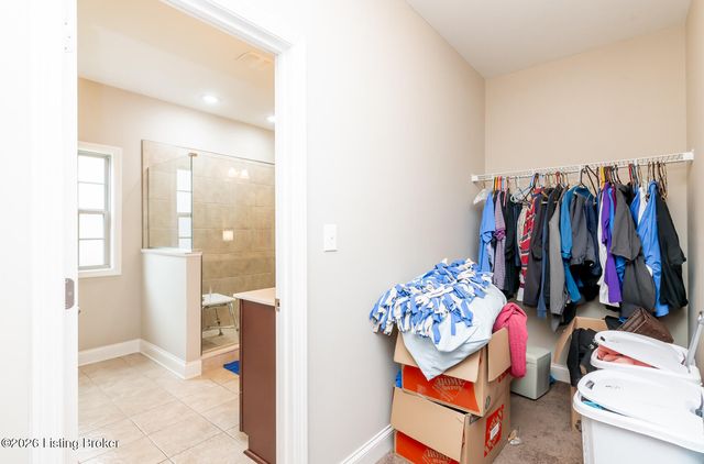 2308 Somersly Pl, Louisville, KY 40245