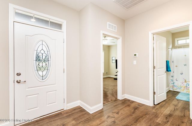 2308 Somersly Pl, Louisville, KY 40245