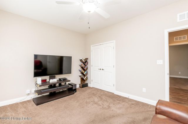 2308 Somersly Pl, Louisville, KY 40245