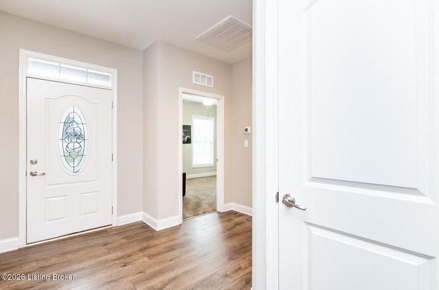 2308 Somersly Pl, Louisville, KY 40245