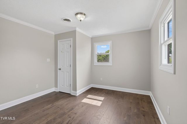 305 South Cherokee Road, Bristol, VA 24201