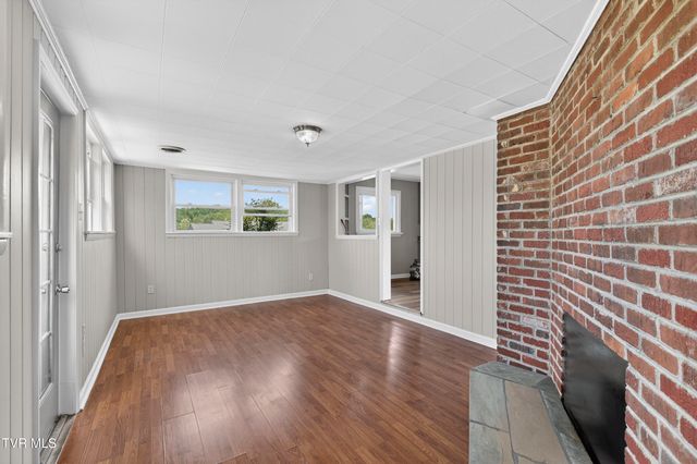 305 South Cherokee Road, Bristol, VA 24201