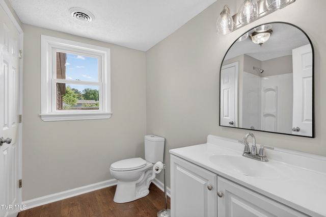 305 South Cherokee Road, Bristol, VA 24201