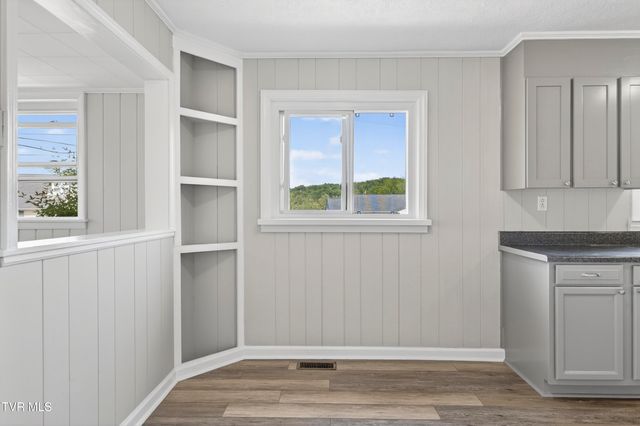305 South Cherokee Road, Bristol, VA 24201