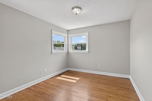 305 South Cherokee Road, Bristol, VA 24201