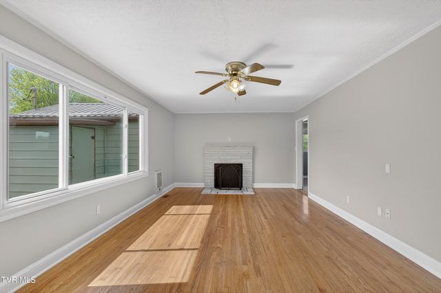305 South Cherokee Road, Bristol, VA 24201