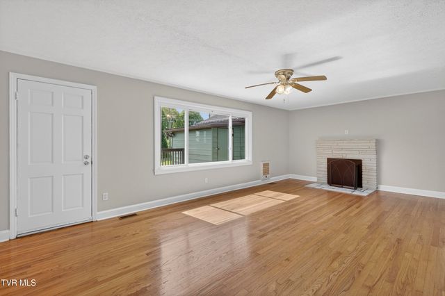 305 South Cherokee Road, Bristol, VA 24201