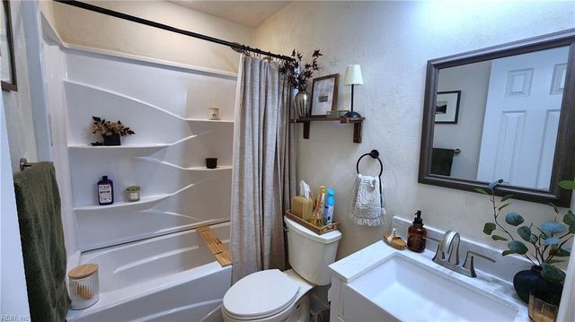 1141 Woodcock LN, Virginia Beach, VA 23454