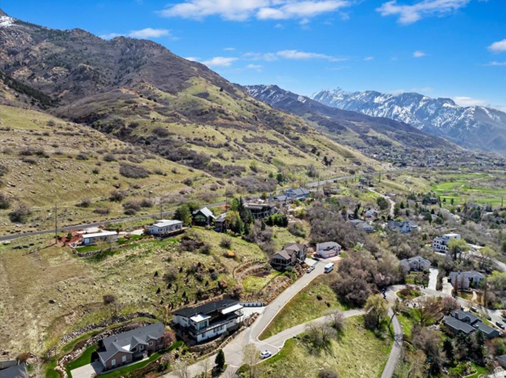 3088 E SILVER HAWK DR, Holladay, UT 84121 — exterior