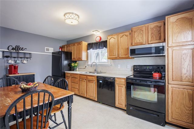 189 Cinnabar Road, Irondequoit, NY 14617