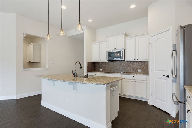 827 Old World Drive, Harker Heights, TX 76548