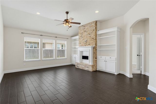 827 Old World Drive, Harker Heights, TX 76548