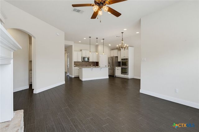 827 Old World Drive, Harker Heights, TX 76548