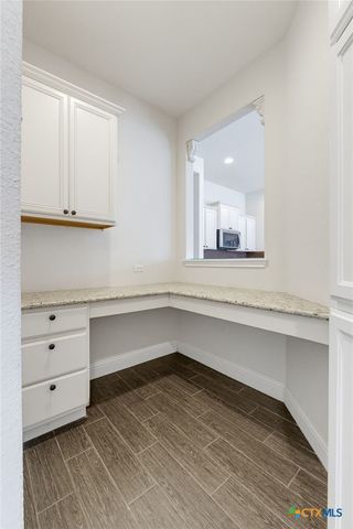 827 Old World Drive, Harker Heights, TX 76548