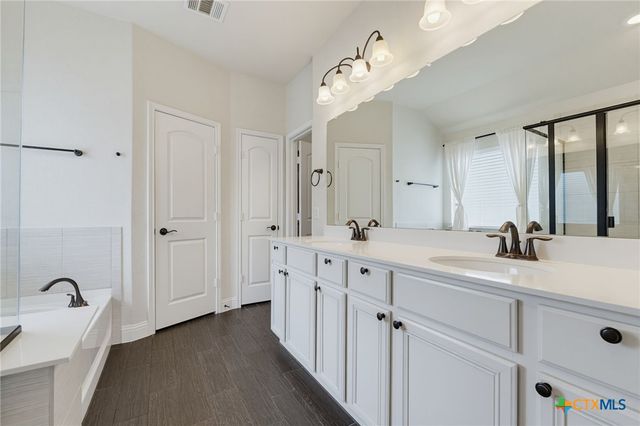 827 Old World Drive, Harker Heights, TX 76548