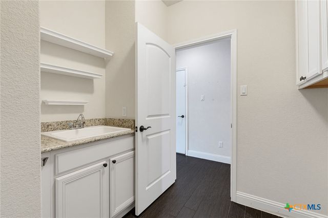 827 Old World Drive, Harker Heights, TX 76548