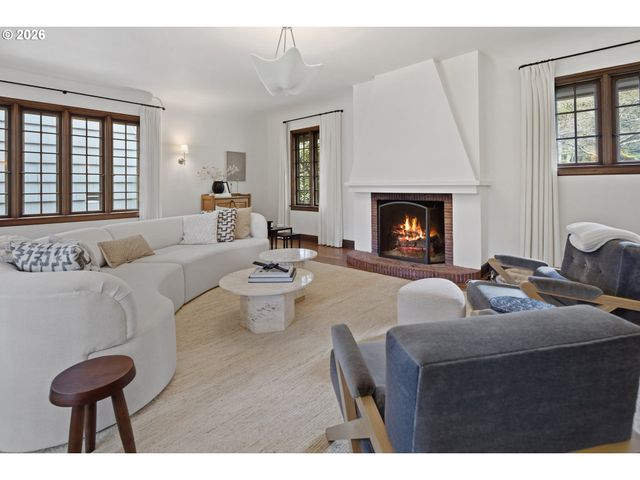 2897 Sw Rutland Ter, Portland, OR 97205