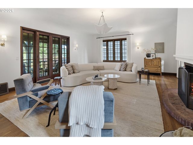 2897 Sw Rutland Ter, Portland, OR 97205