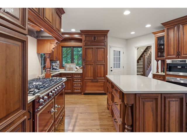 2897 Sw Rutland Ter, Portland, OR 97205