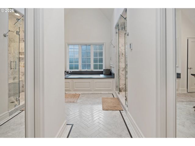 2897 Sw Rutland Ter, Portland, OR 97205