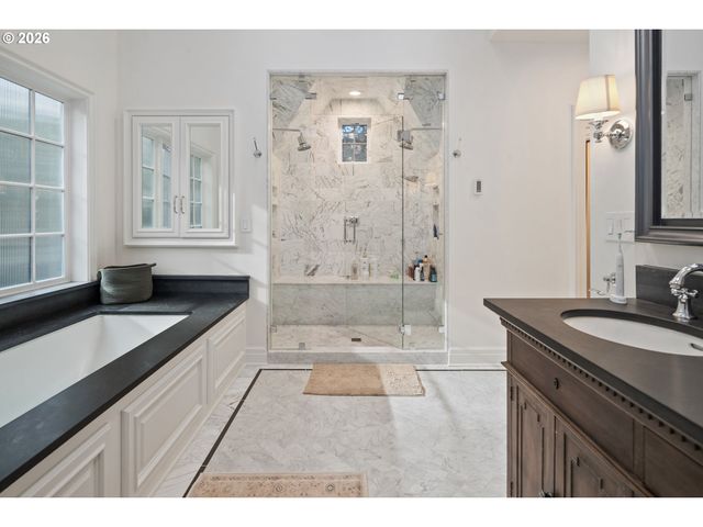 2897 Sw Rutland Ter, Portland, OR 97205