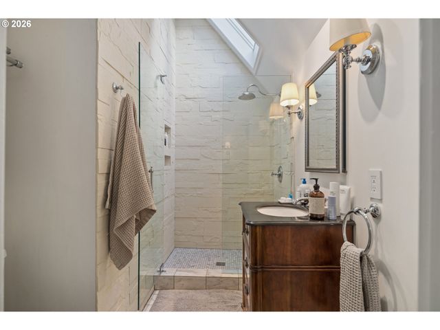 2897 Sw Rutland Ter, Portland, OR 97205