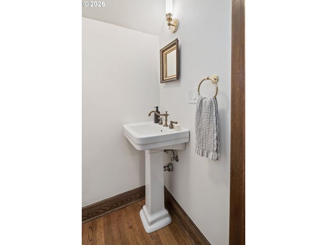 2897 Sw Rutland Ter, Portland, OR 97205