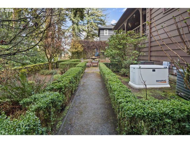 2897 Sw Rutland Ter, Portland, OR 97205