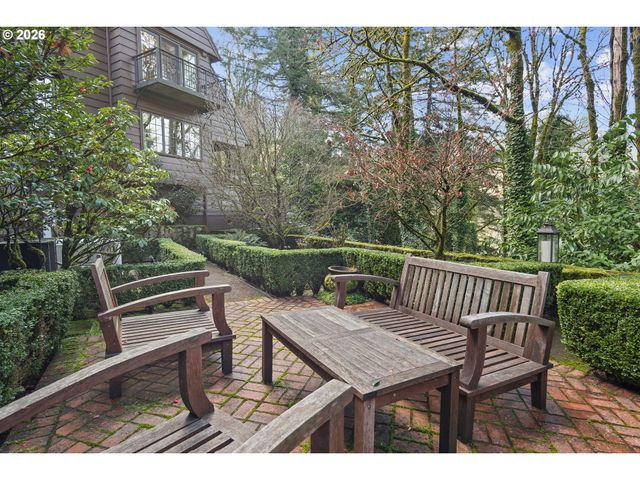 2897 Sw Rutland Ter, Portland, OR 97205