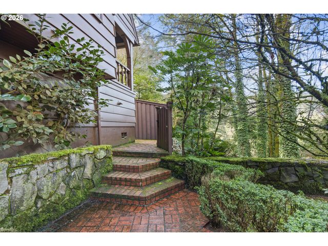 2897 Sw Rutland Ter, Portland, OR 97205