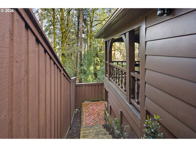 2897 Sw Rutland Ter, Portland, OR 97205